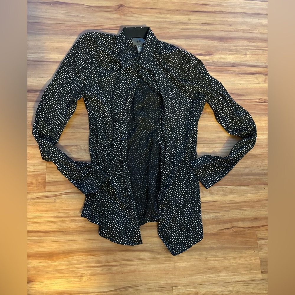 Men’s black Small H&M shirt